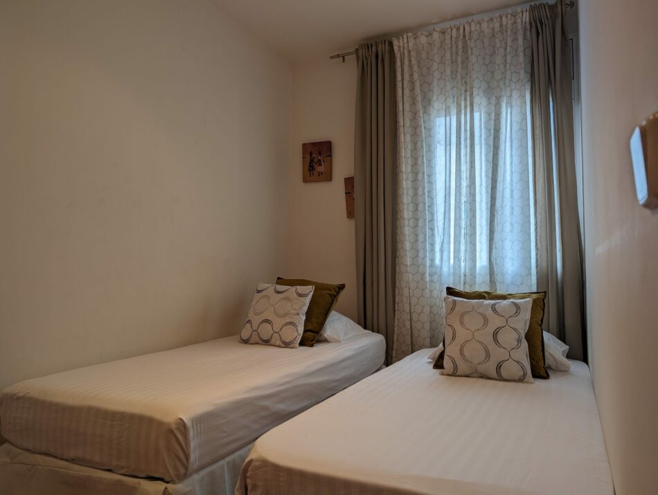 Chambre avec 2 lits 1