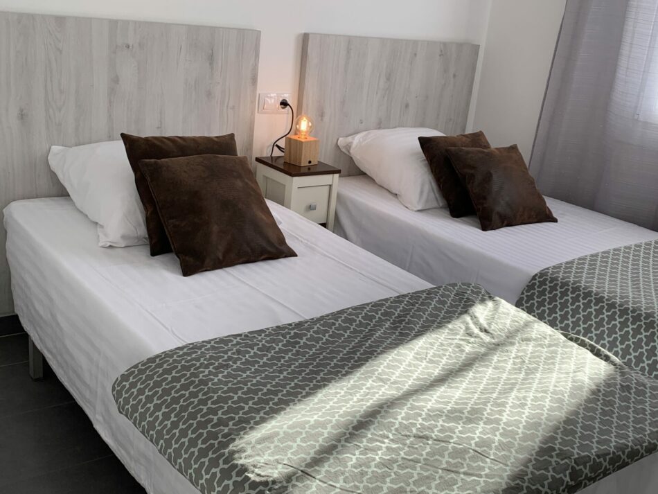 Chambre avec deux lits 