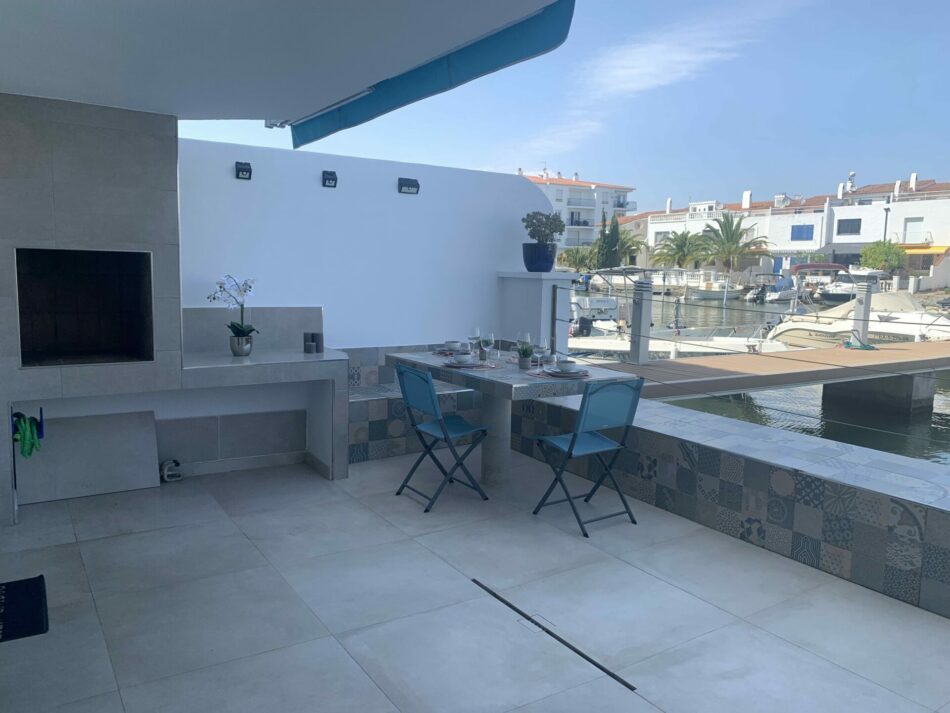 Terrasse vue canal 