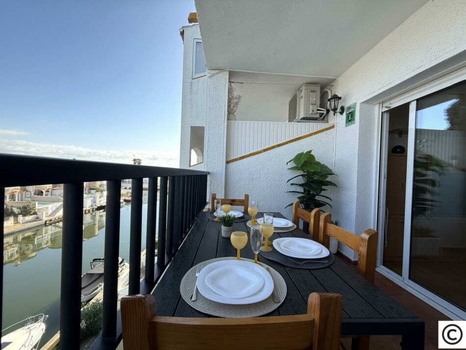 Terrasse vue canal 