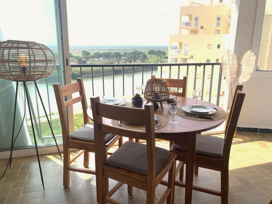 Salle à manger vue sur le parc naturel 