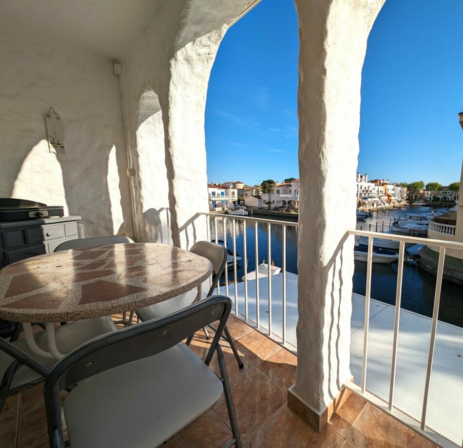 Terrasse vue canal 