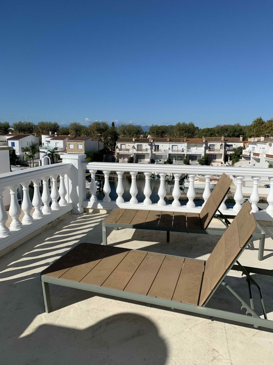 Terrasse vue sur le canal 