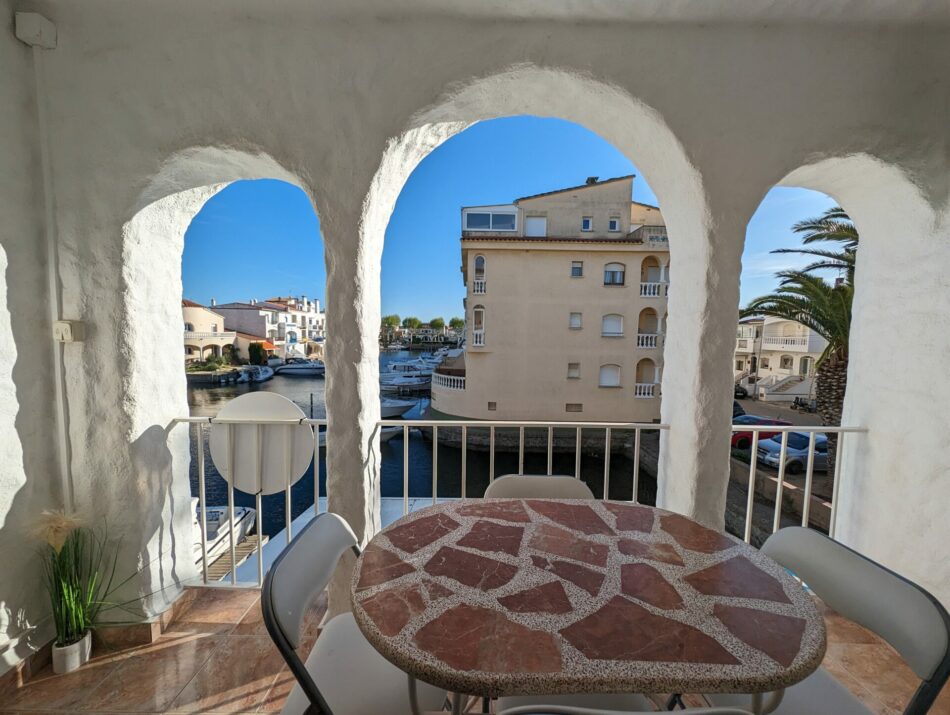Terrasse vue canal 